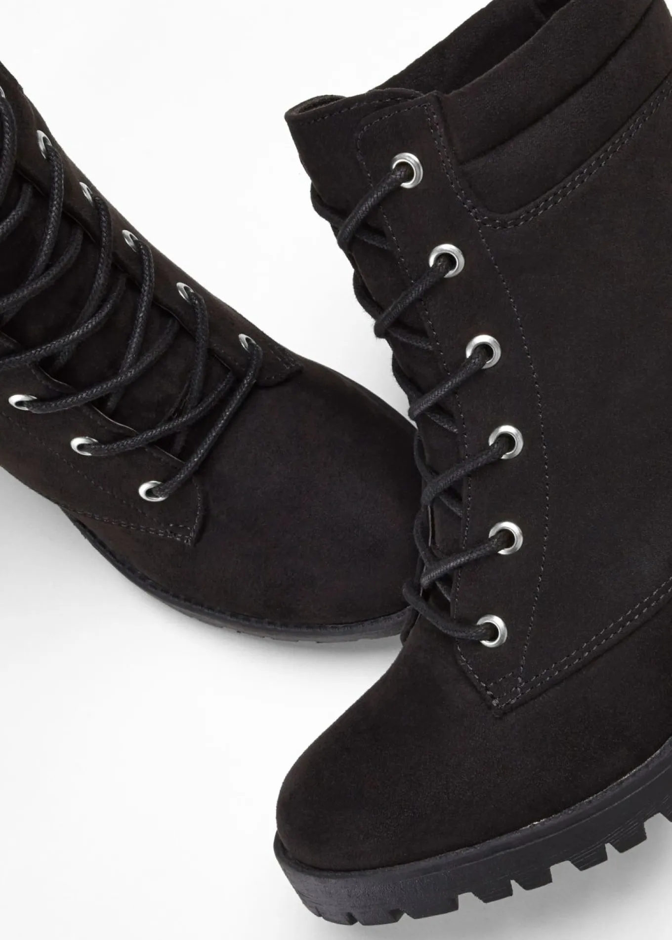 Botas con cordones y tacón ancho