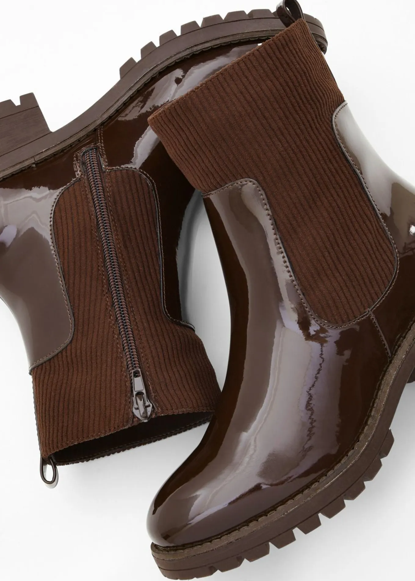 Botas con inserto de pana