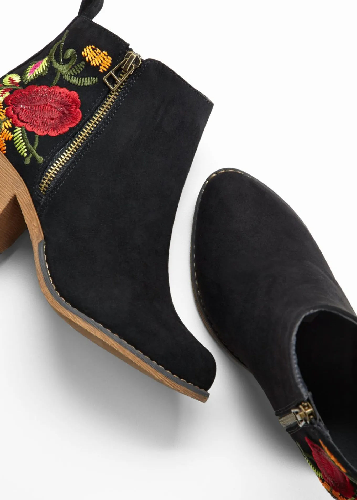 Botas de estilo cowboy con bordado