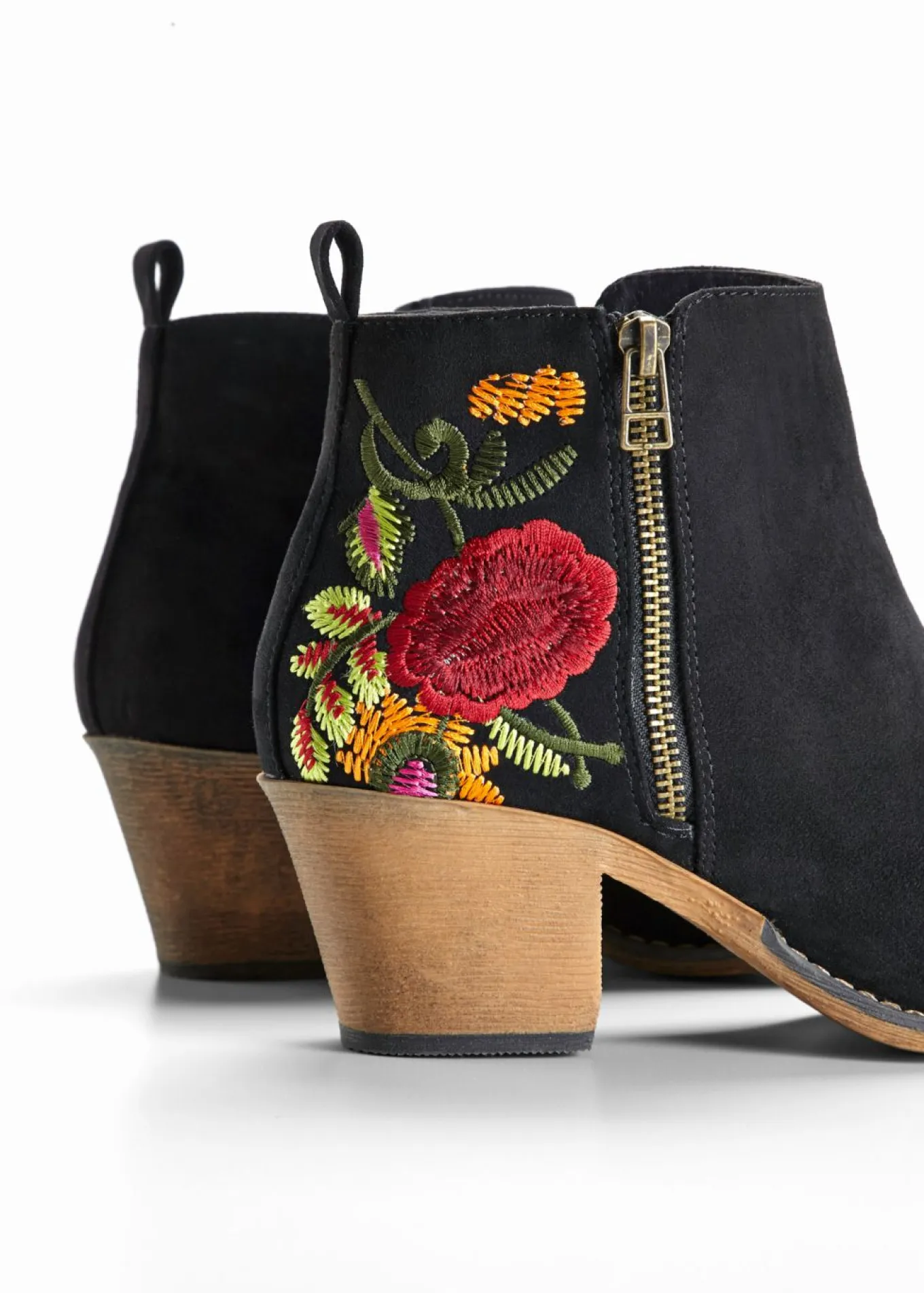 Botas de estilo cowboy con bordado