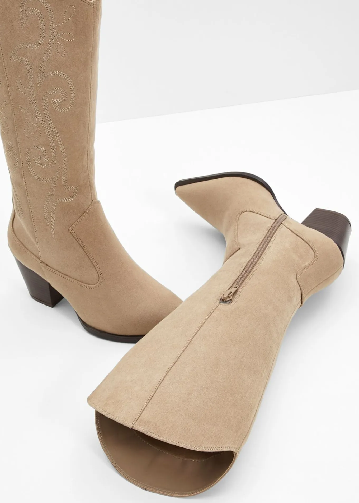 Botas estilo cowboy con bordados