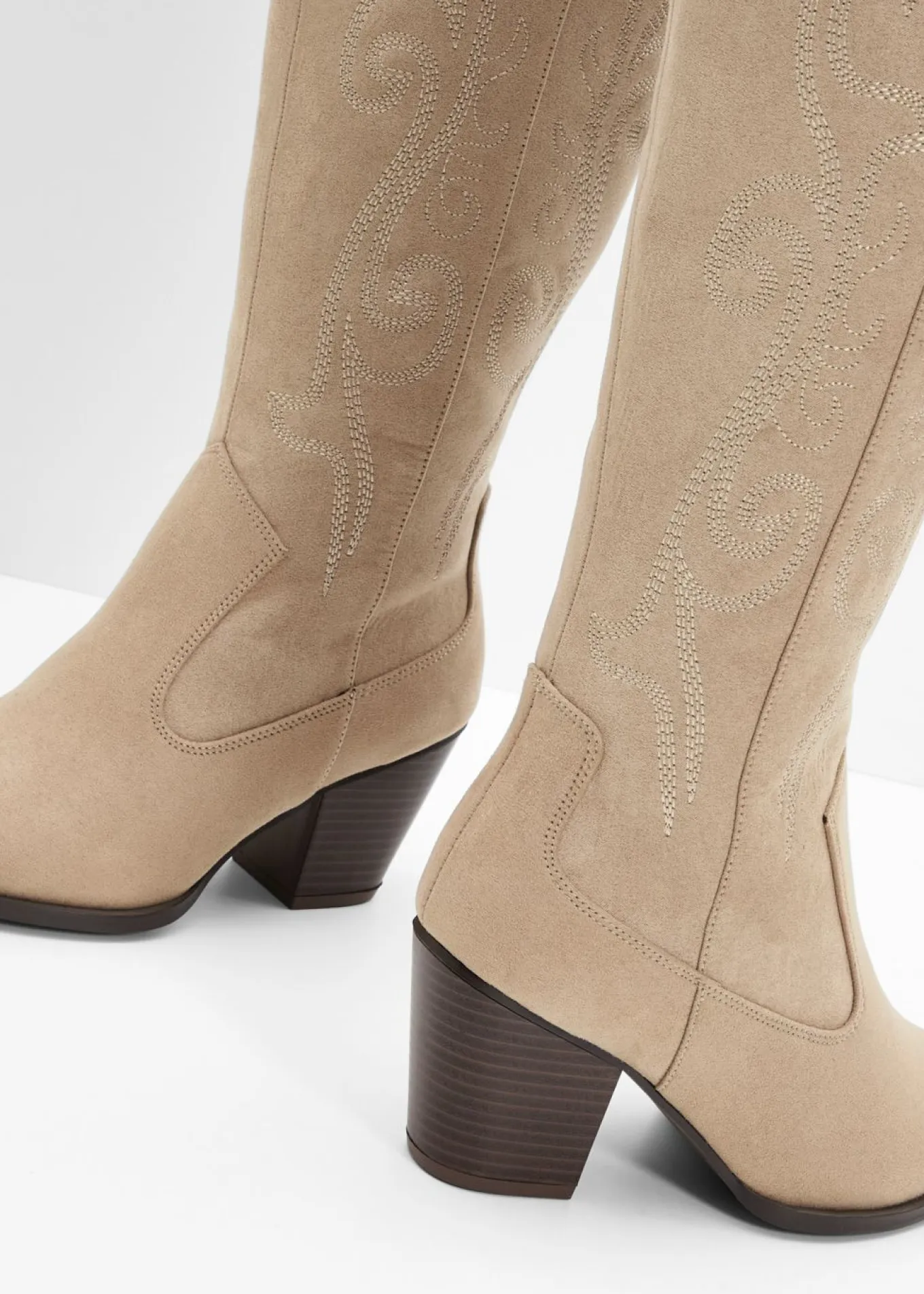 Botas estilo cowboy con bordados