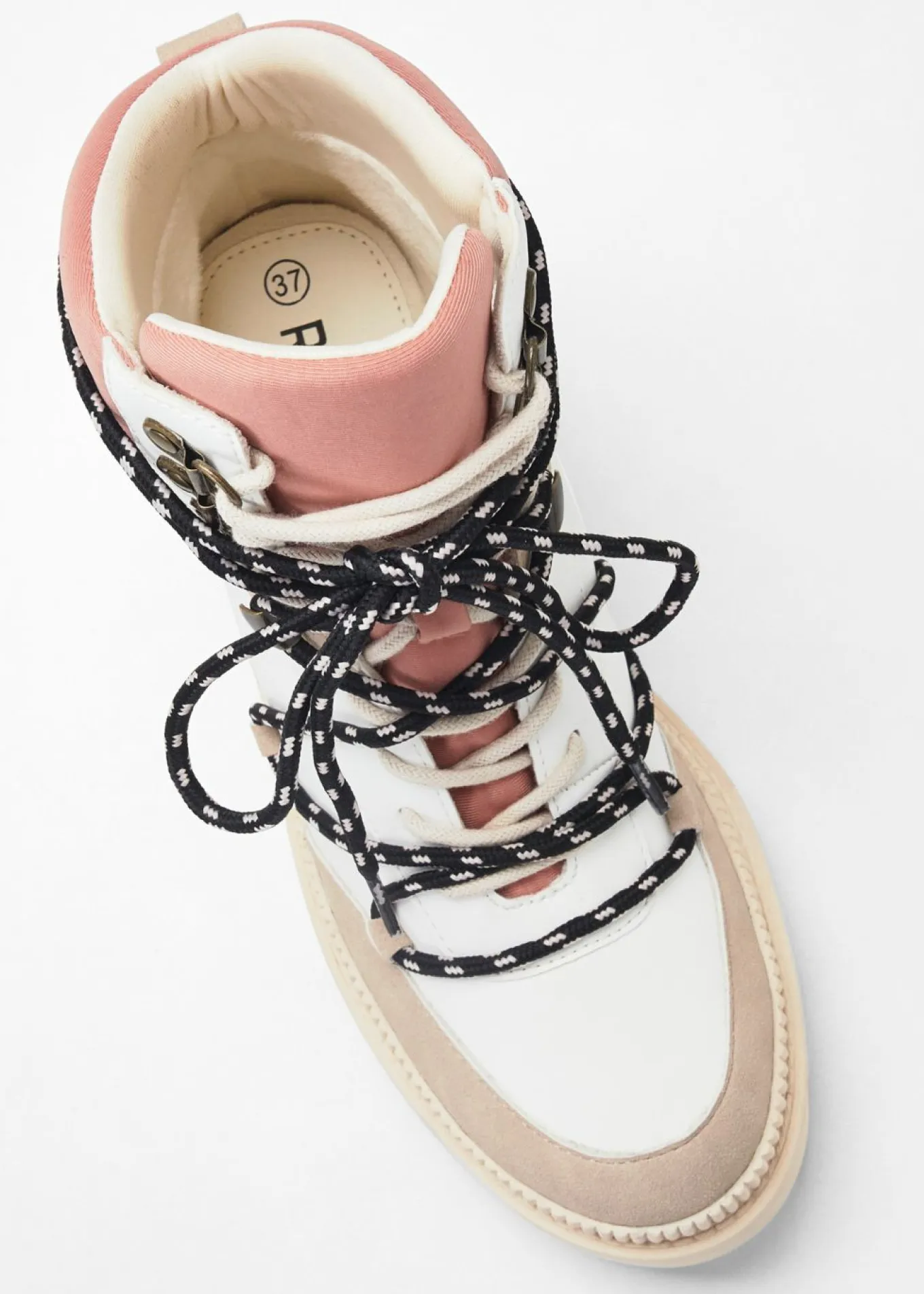 Botas forradas con cordones