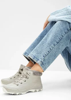 Botas forradas con cordones