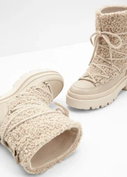 Botas forradas con cordones