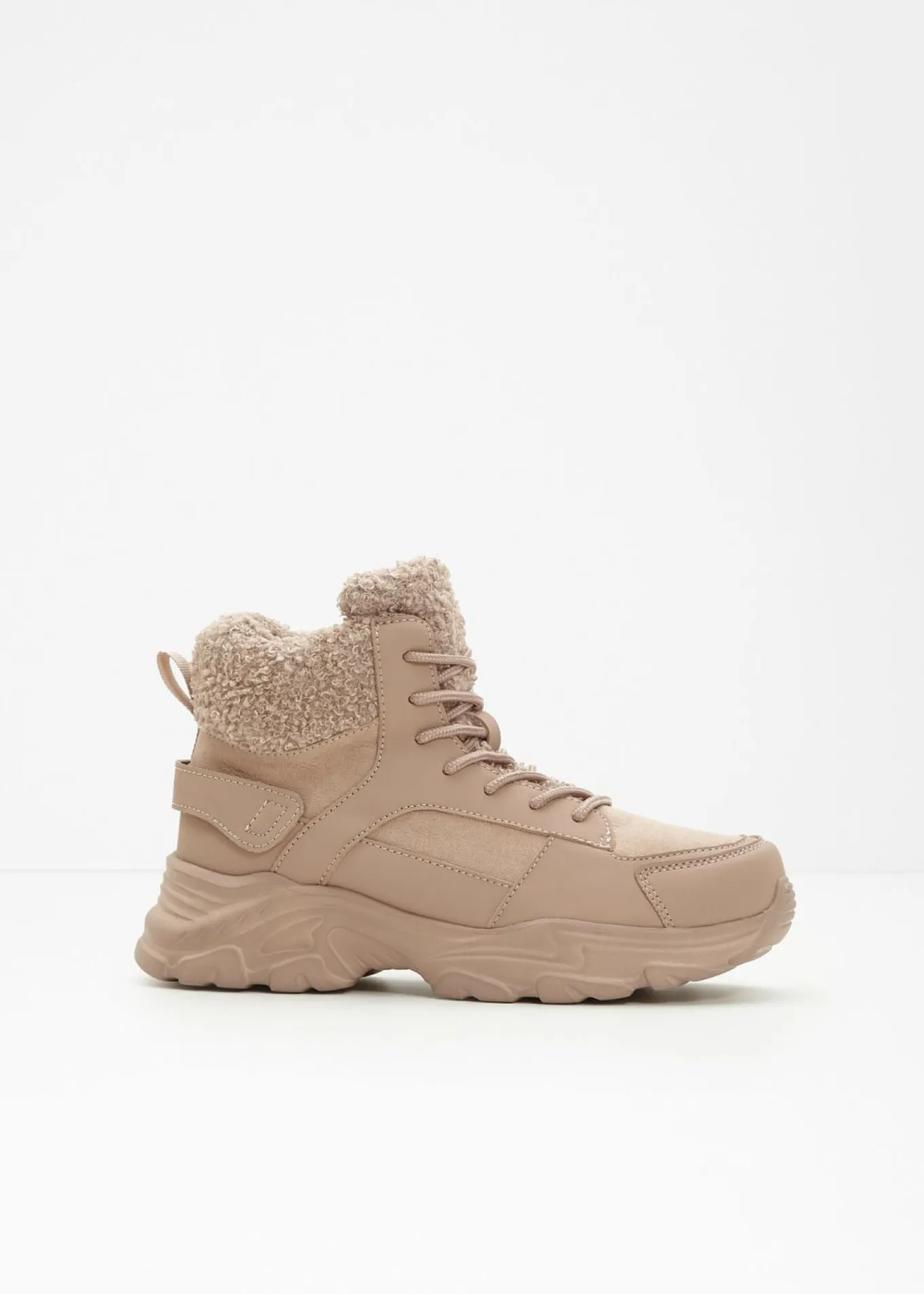 Botas forradas con cordones