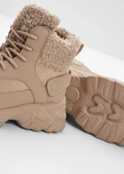 Botas forradas con cordones