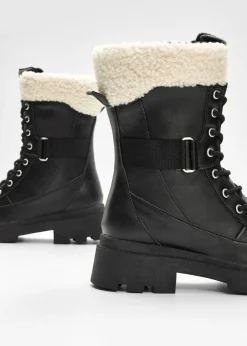 Botas forradas con cordones