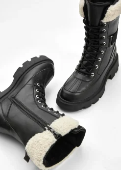 Botas forradas con cordones