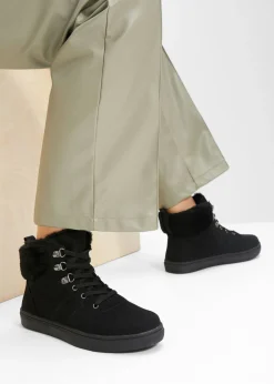 Botas forradas con cordones