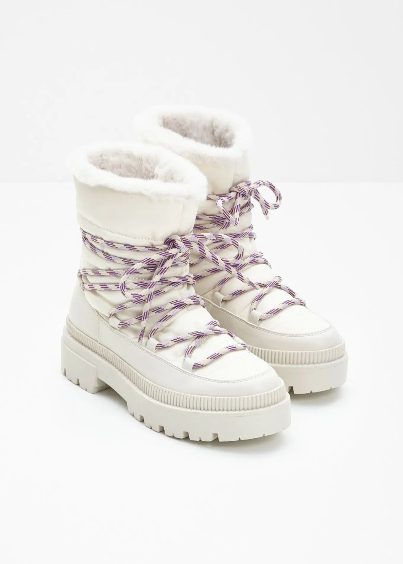 Botas forradas con cordones