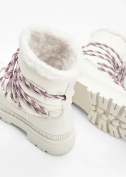 Botas forradas con cordones