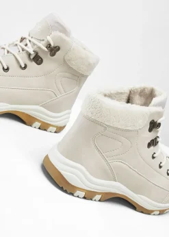 Botas forradas con cordones