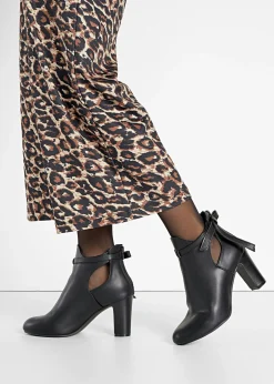 Botines con aberturas