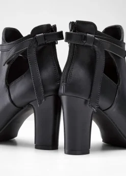 Botines con aberturas
