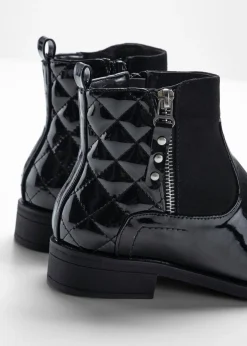 Botines con aspecto de charol