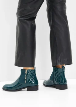 Botines con aspecto de charol