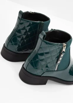 Botines con aspecto de charol