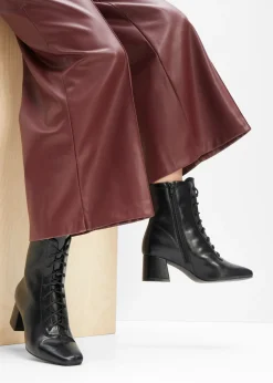 Botines con cordones y tacón ancho
