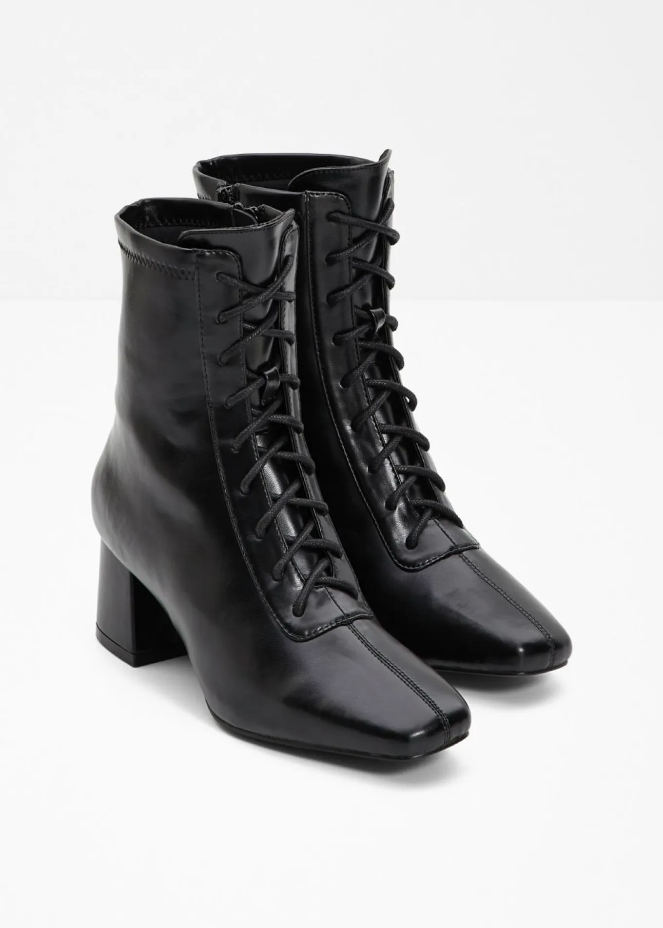 Botines con cordones y tacón ancho