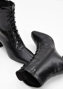 Botines con cordones y tacón ancho