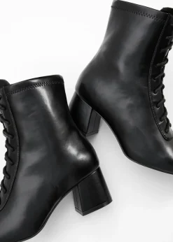 Botines con cordones y tacón ancho