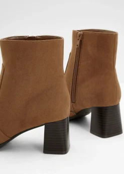 Botines con tacón grueso