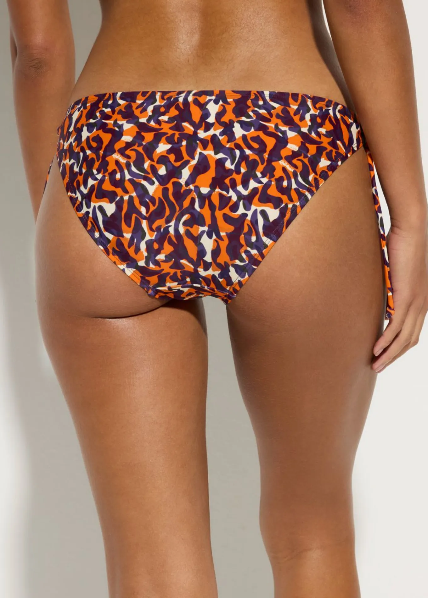 Braga de bikini con detalle de cordón