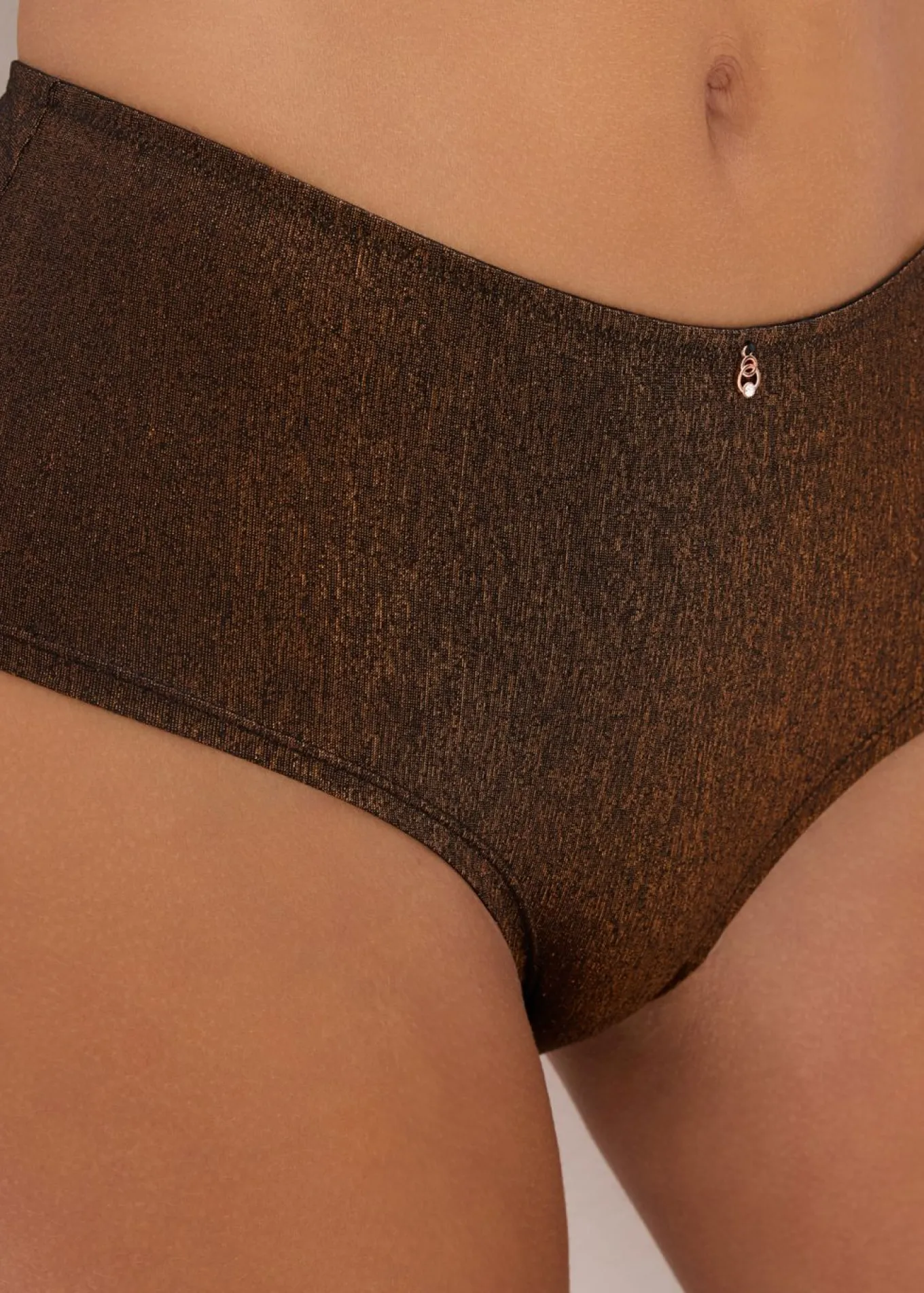Bragas brasileñas de material brillante