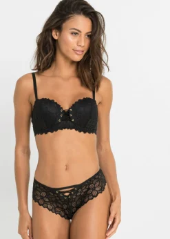 Braguita brasileña de encaje fino