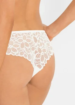 Braguita brasileña de encaje fino