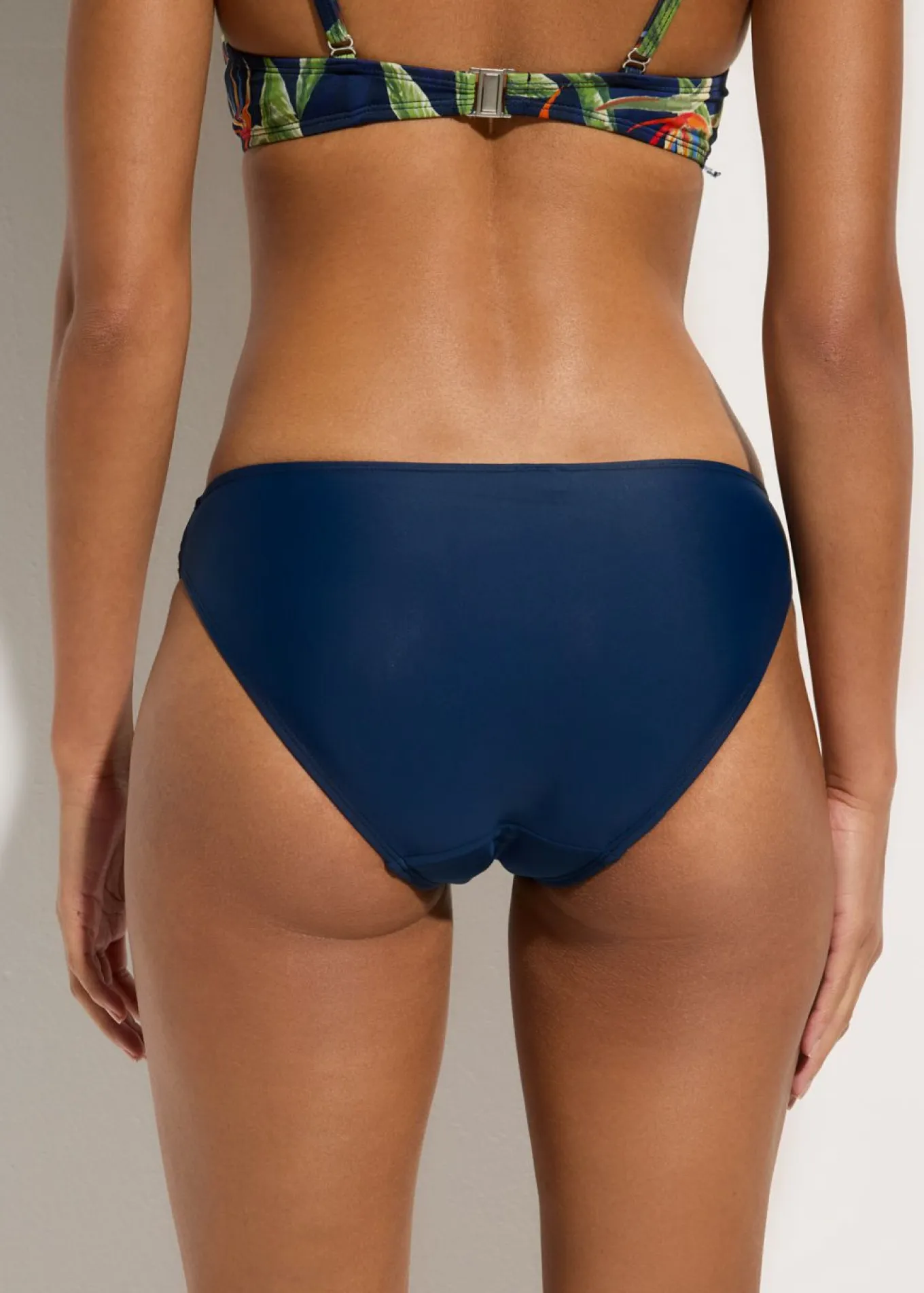 Braguita de bikini con pernera normal