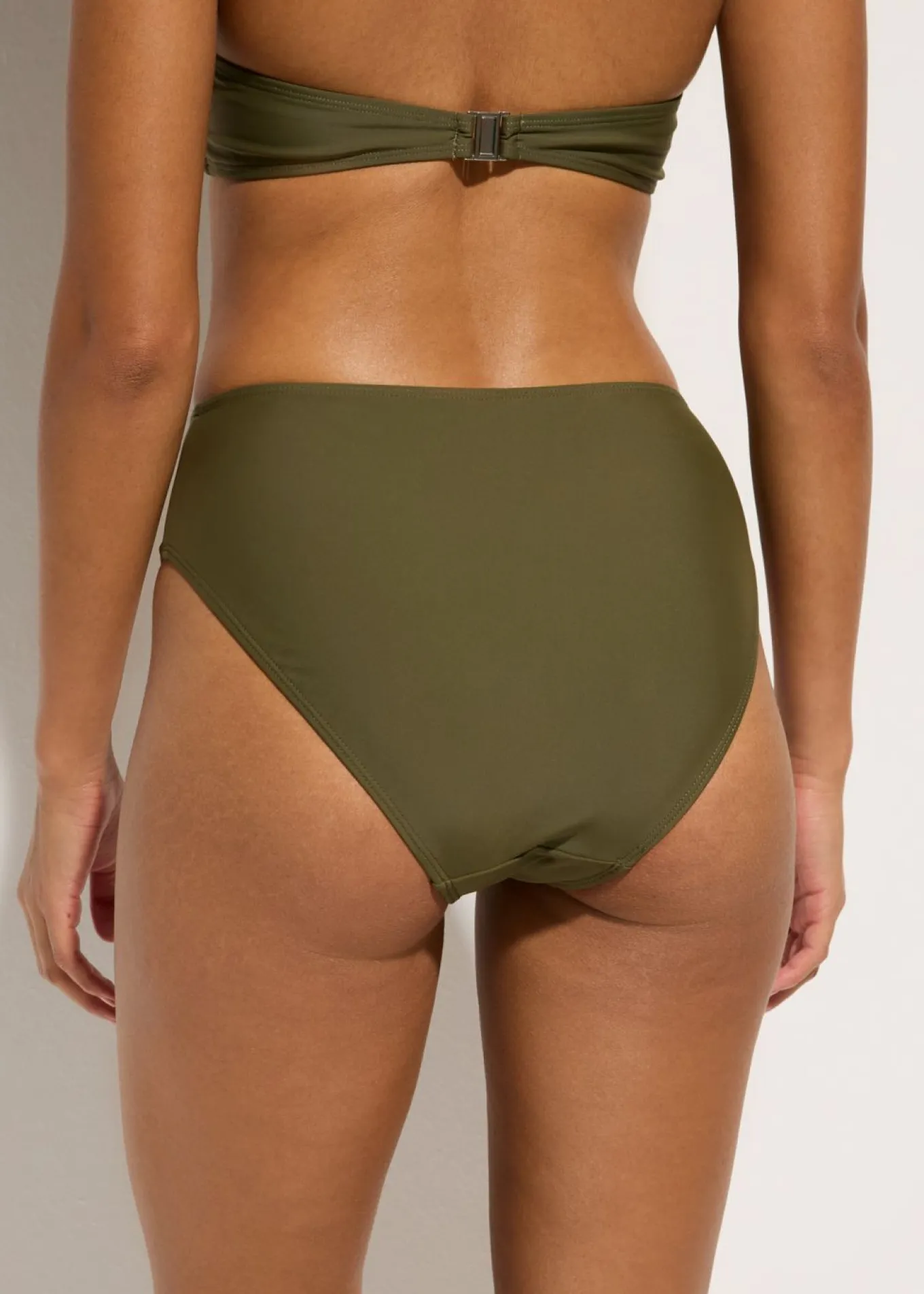 Braguita de bikini highwaist con pernera alta