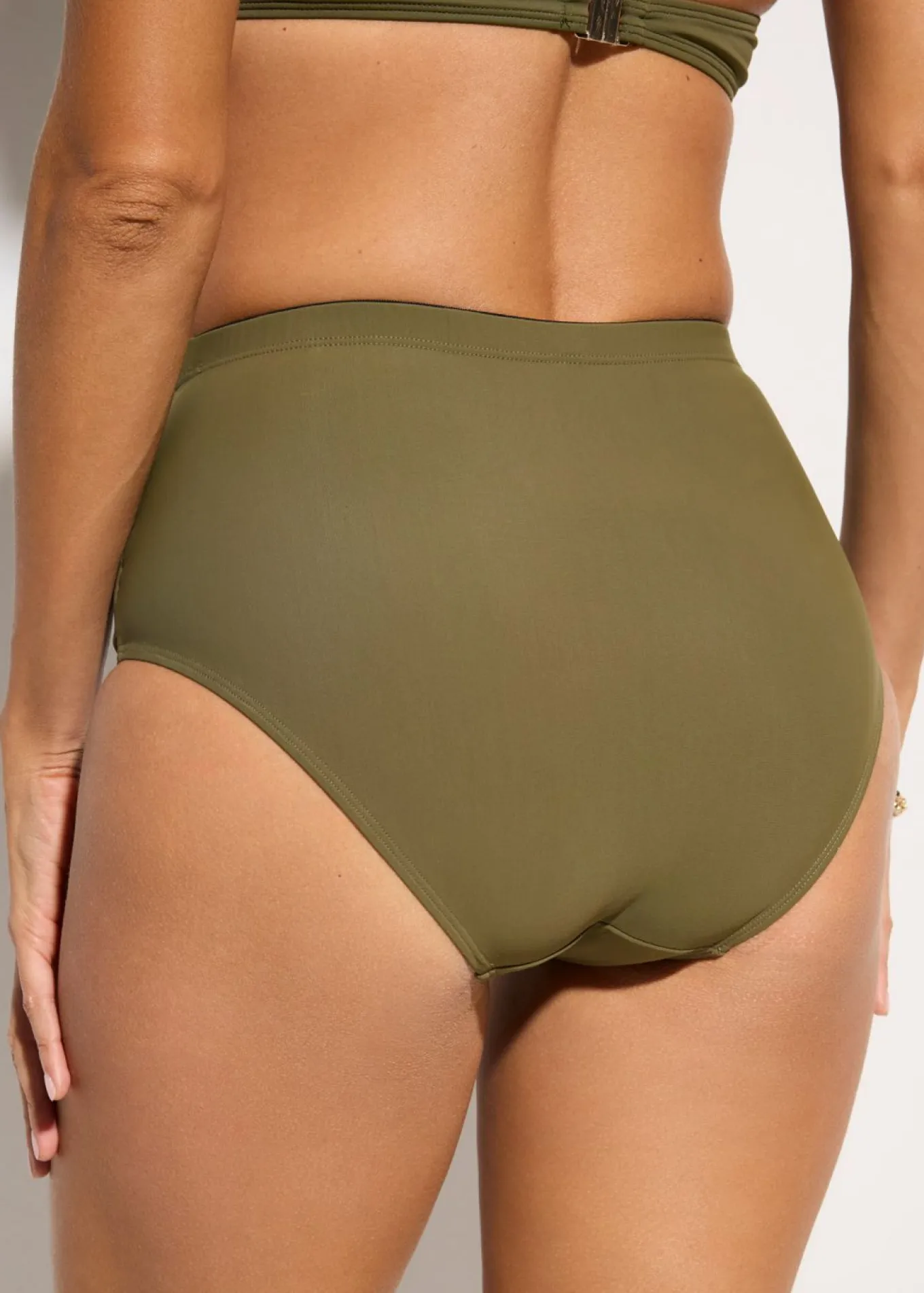 Braguita de bikini highwaist con ligero efecto moldeador y fruncido