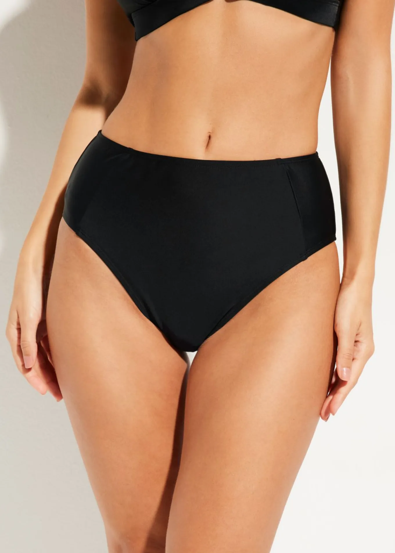 Braguita de bikini highwaist con pernera alta