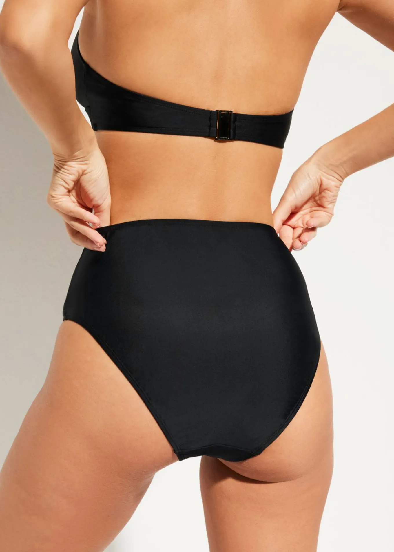 Braguita de bikini highwaist con pernera alta