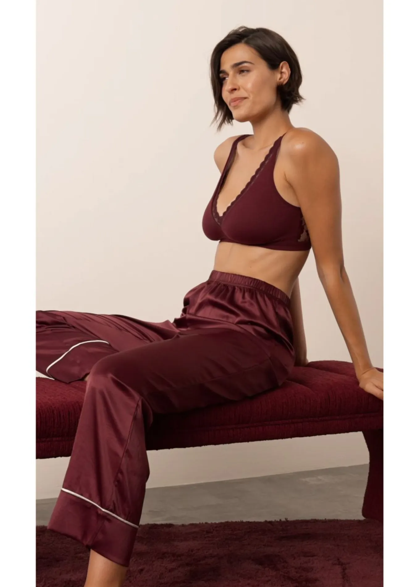 Bralette de canalé de algodón orgánico con encaje