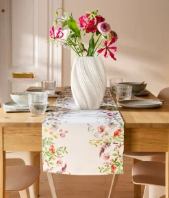 Camino de mesa con estampado floral