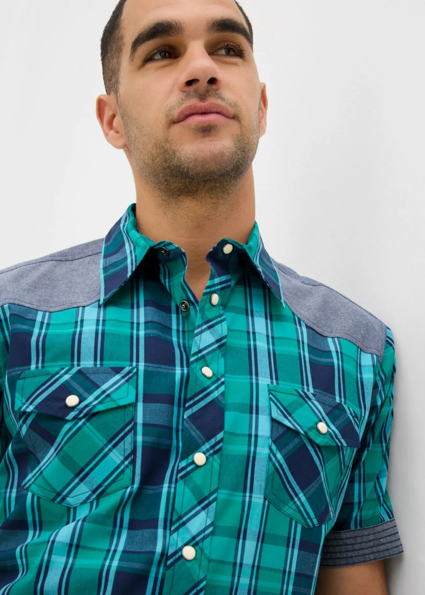 Camisa de manga corta con ribete vaquero