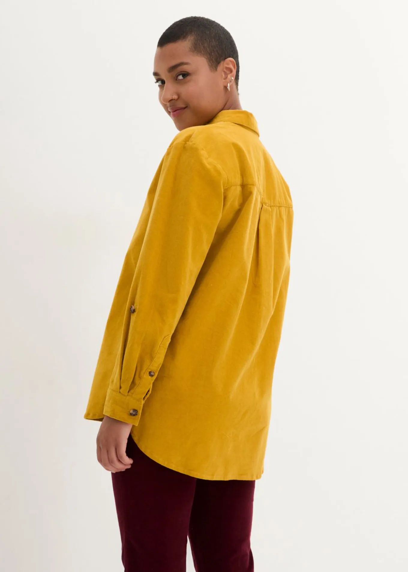 Camisa de pana con abertura lateral