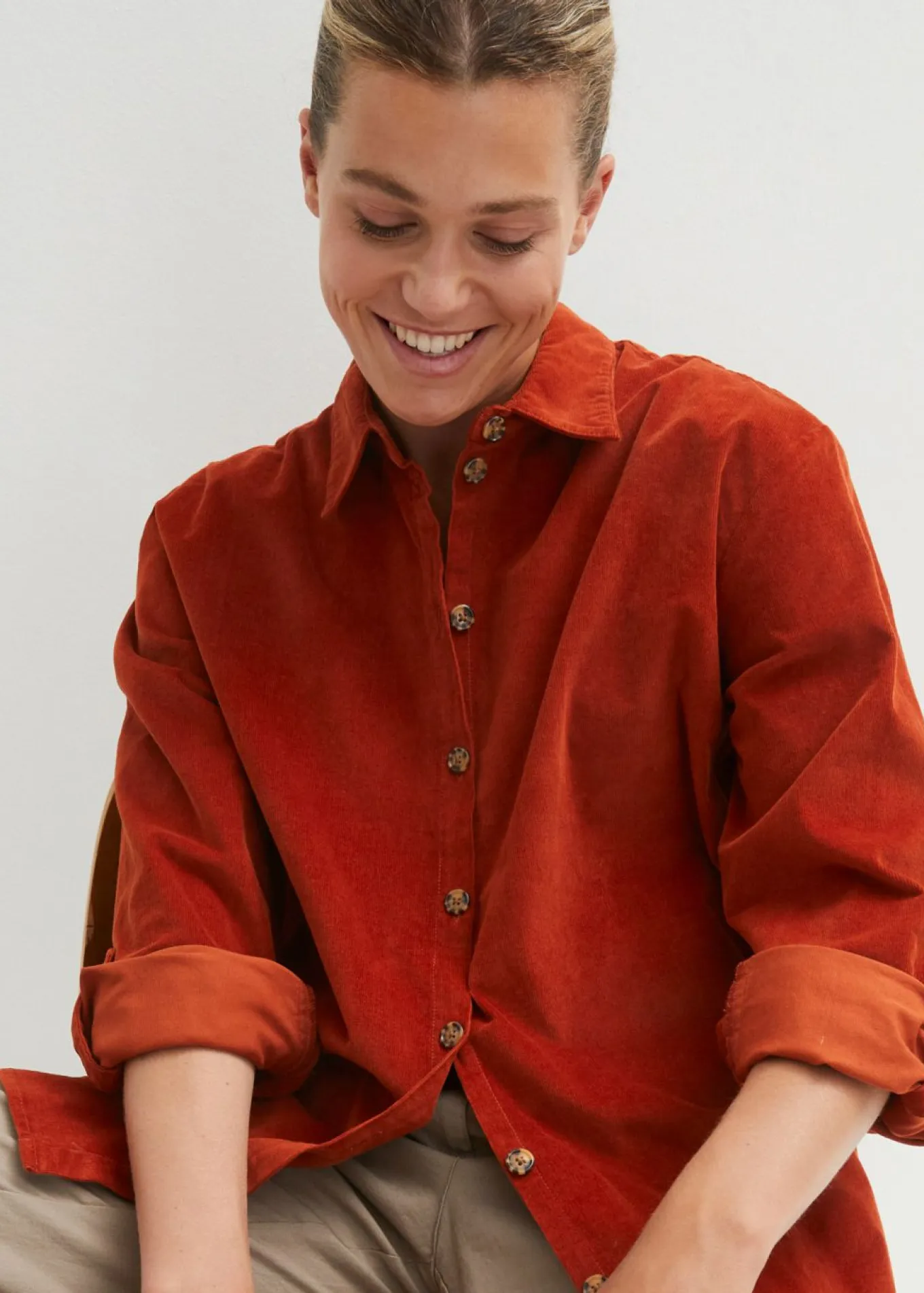 Camisa de pana con abertura lateral
