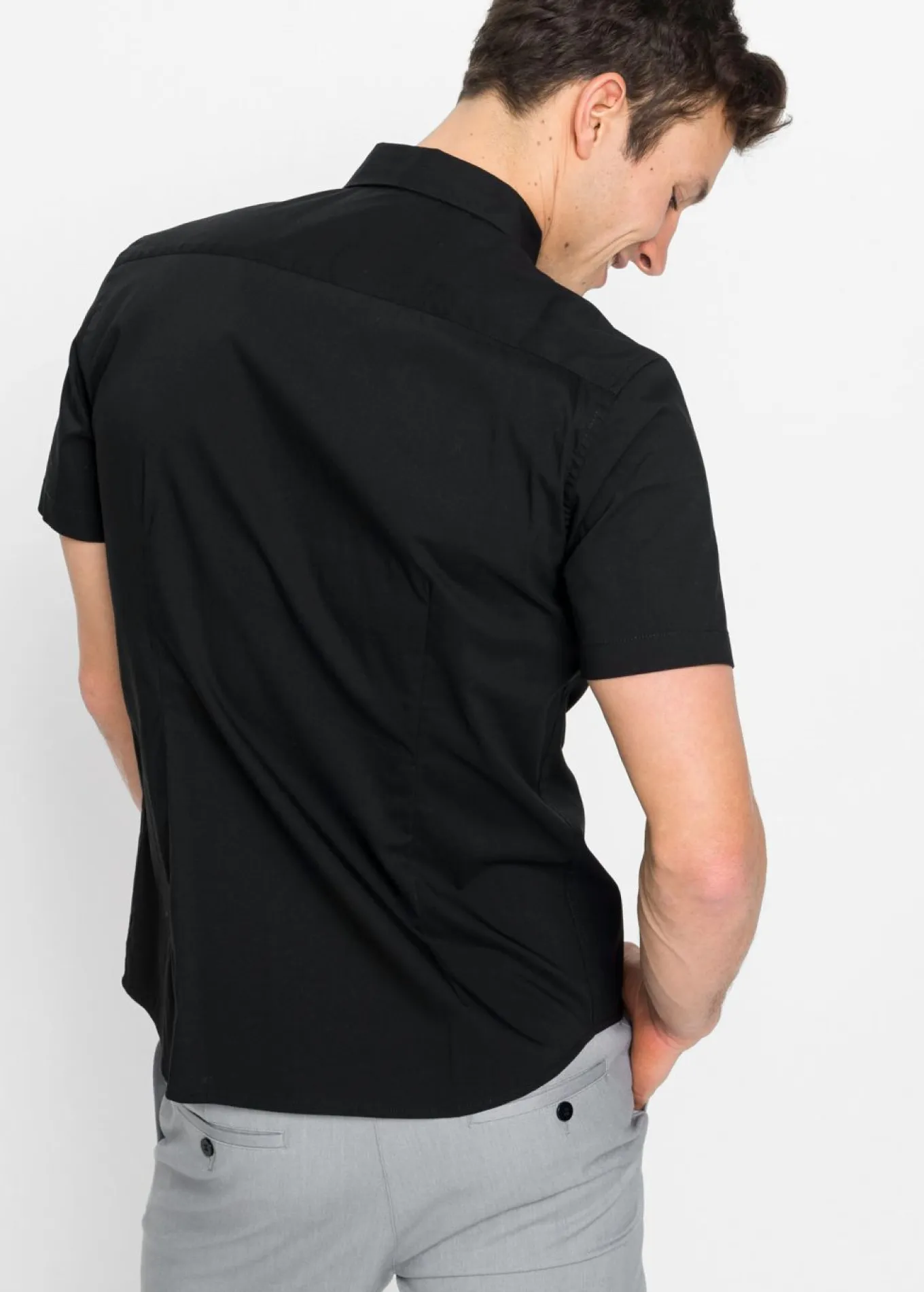 Camisa elástica de manga corta y corte slim