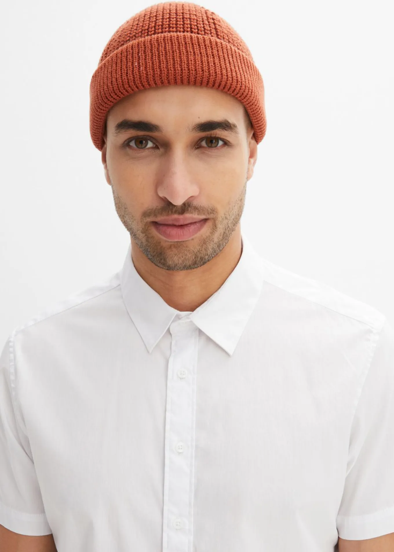 Camisa elástica de manga corta y corte slim