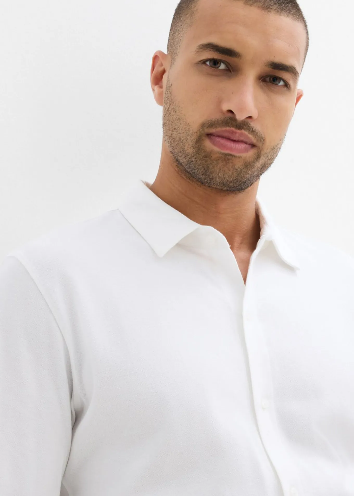 Camisa elástica de piqué de algodón con corte ajustado