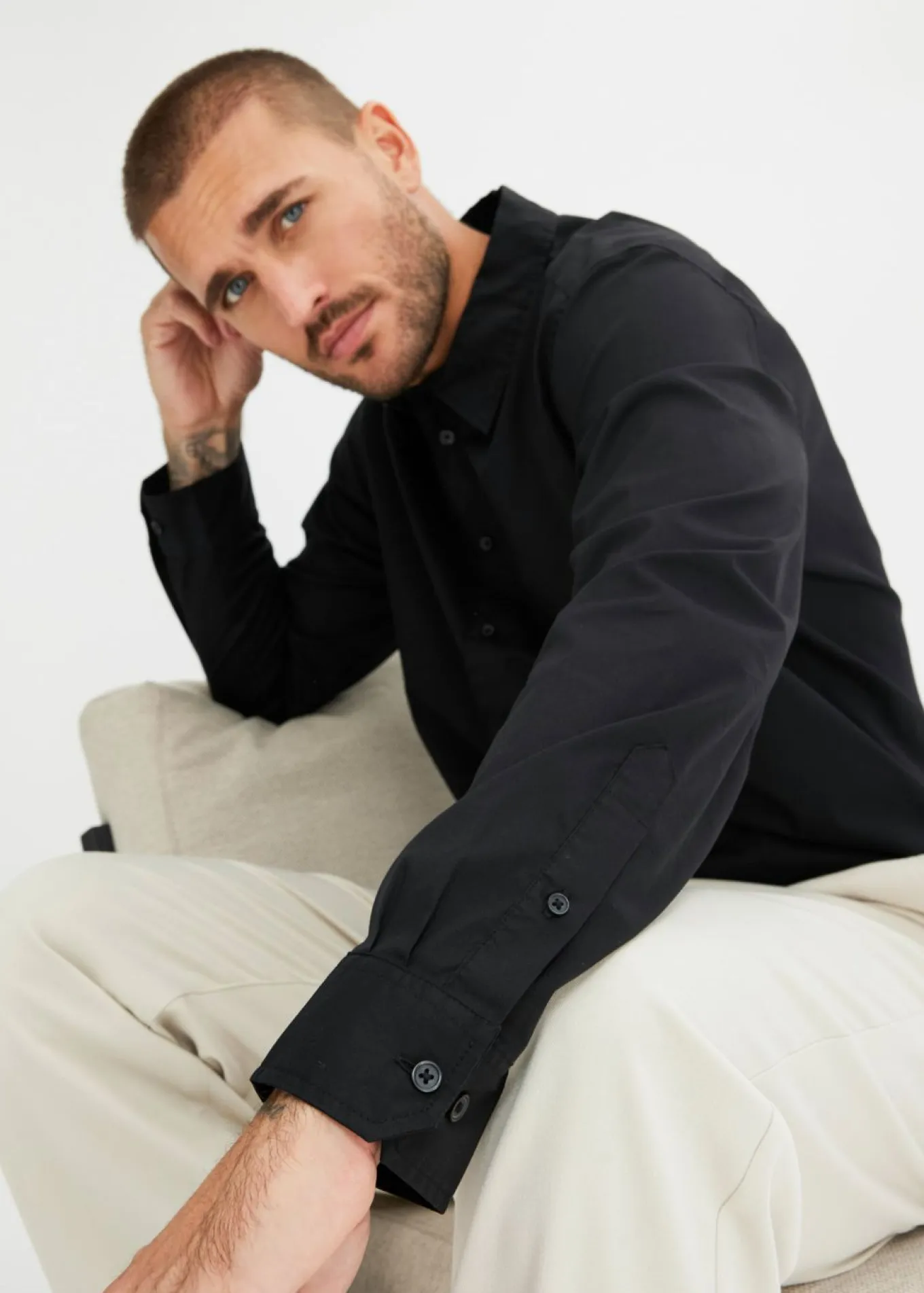 Camisa formal con elástico y corte regular