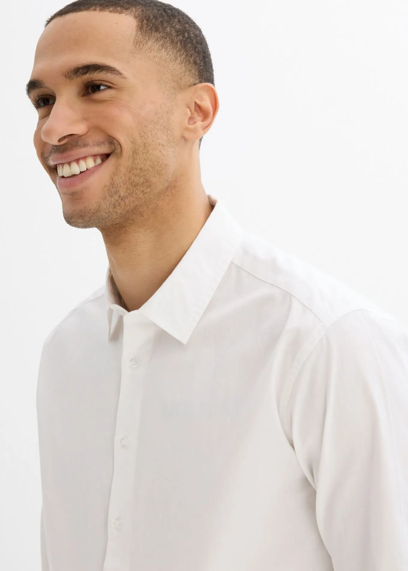 Camisa formal de algodón puro con corte regular que no requiere planchado