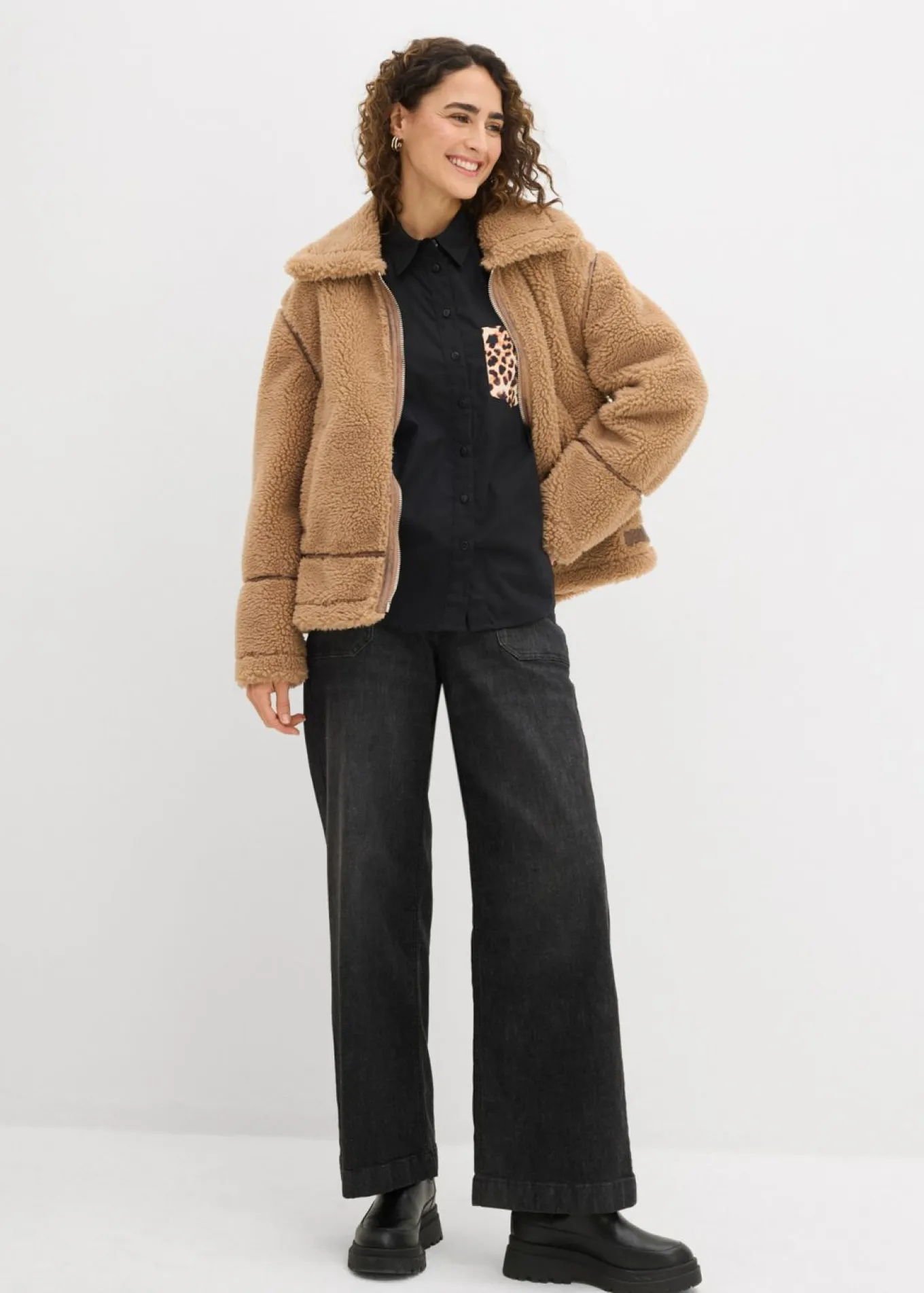 Camisa oversize con bolsillo en contraste