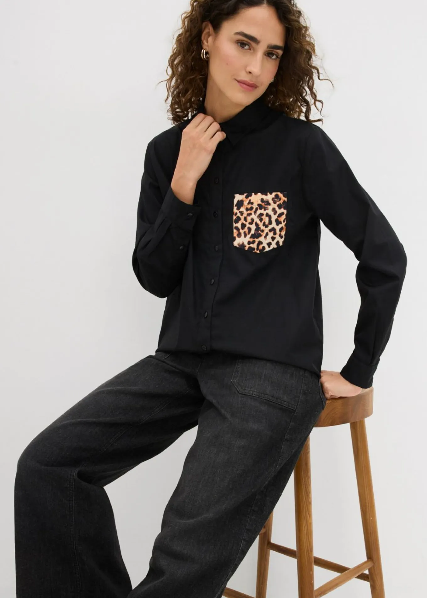 Camisa oversize con bolsillo en contraste