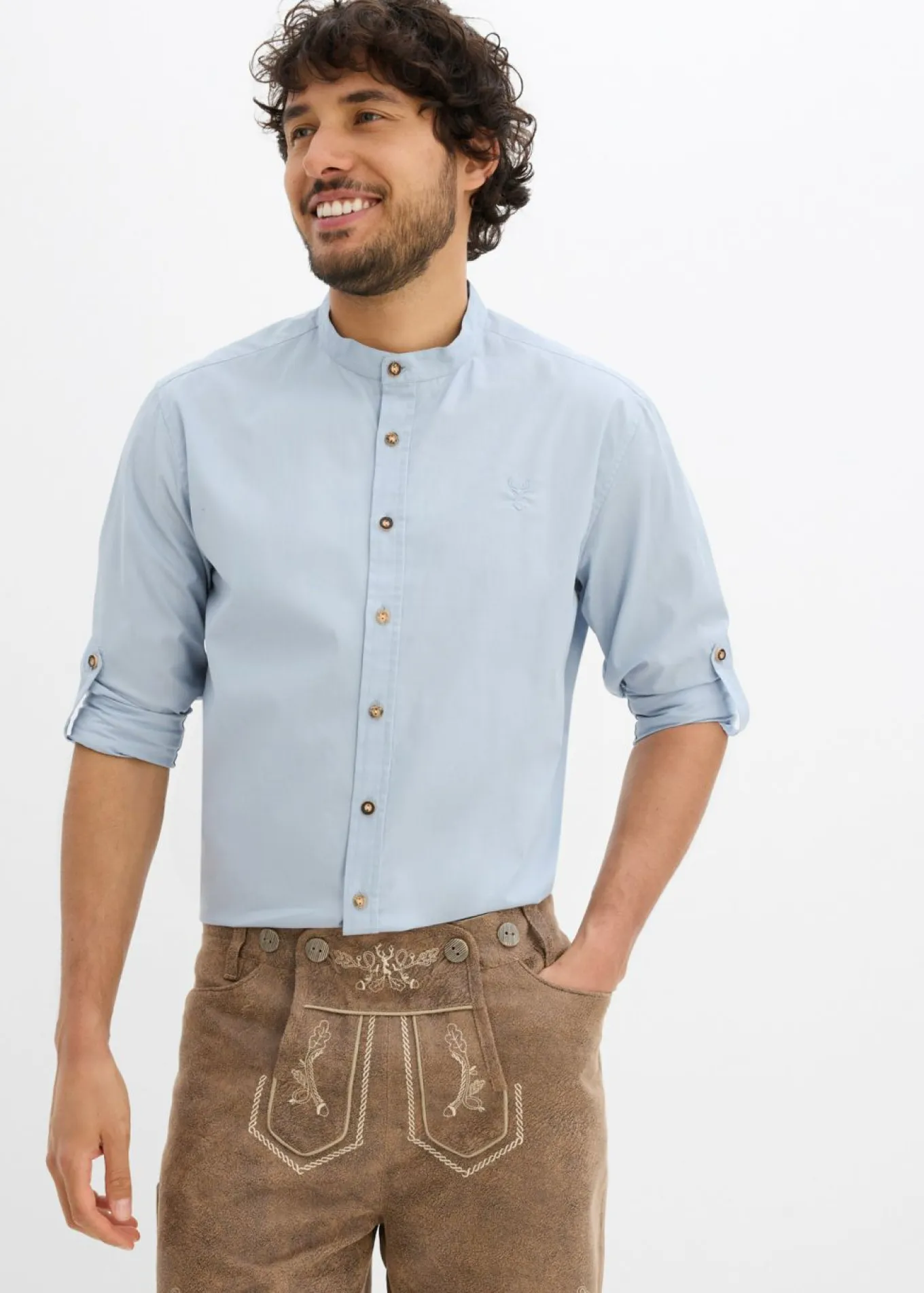 Camisa tradicional con mangas arremangadas