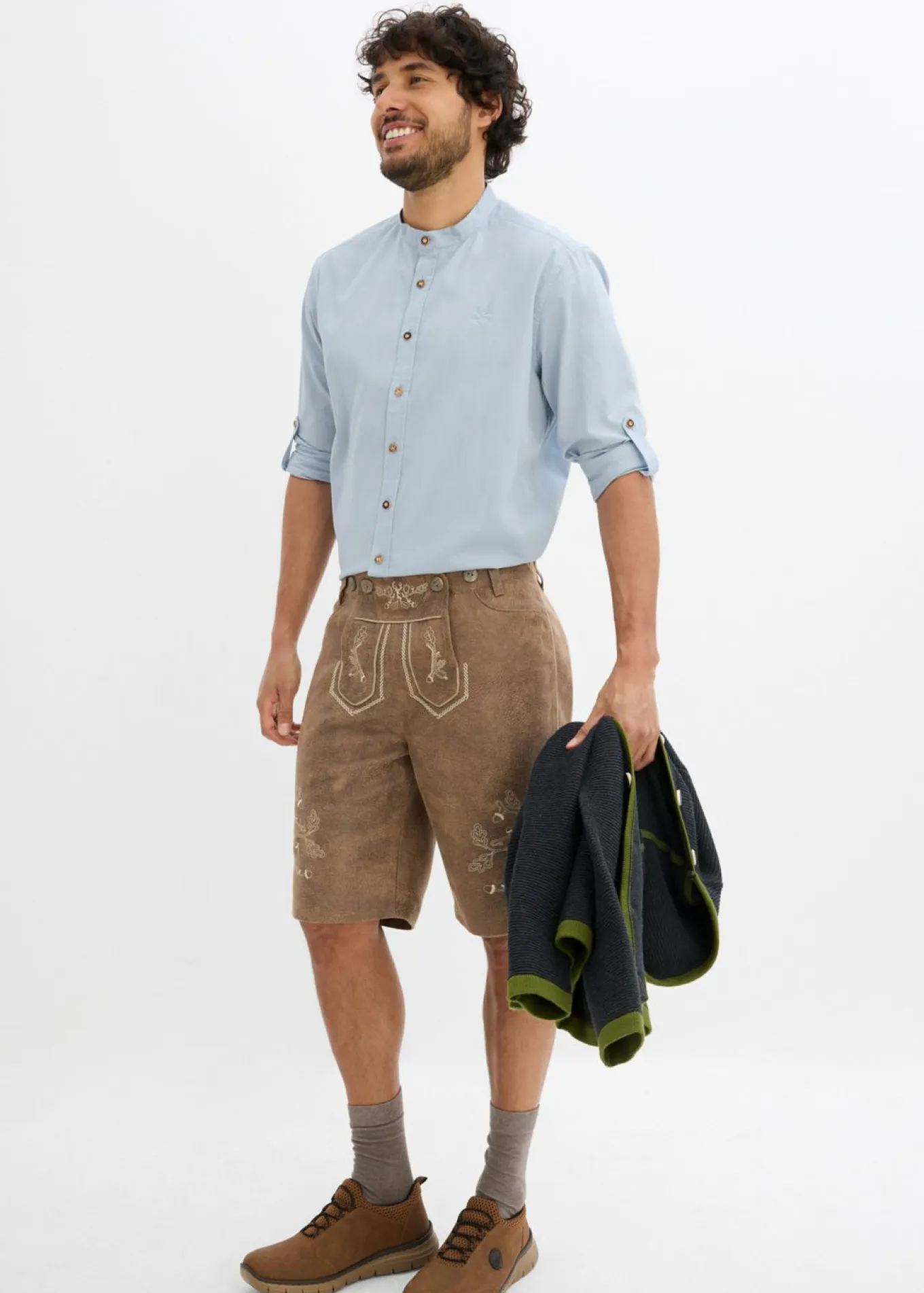 Camisa tradicional con mangas arremangadas